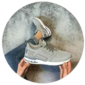 Sneakair II Hardloopschoenen wit met gemakkelijk in te glijden ontwerp en elastische schoenveters voor een gemakkelijke pasvorm.