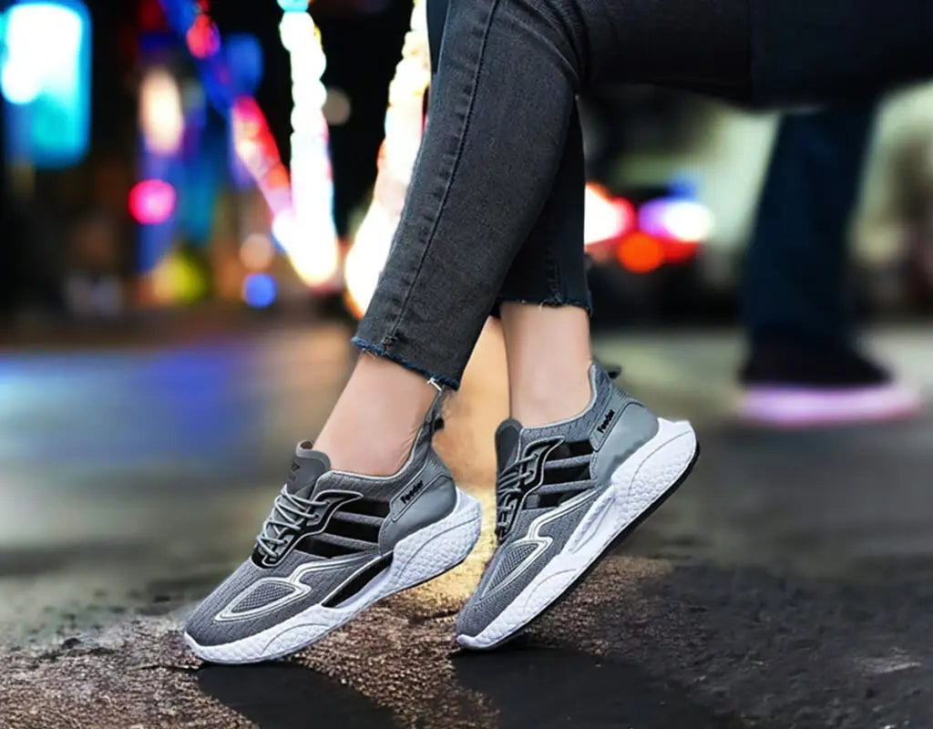 Grijze hardloopsneakers, luchtdemping, elastische sluiting lichtgewicht rekbaar ontwerp